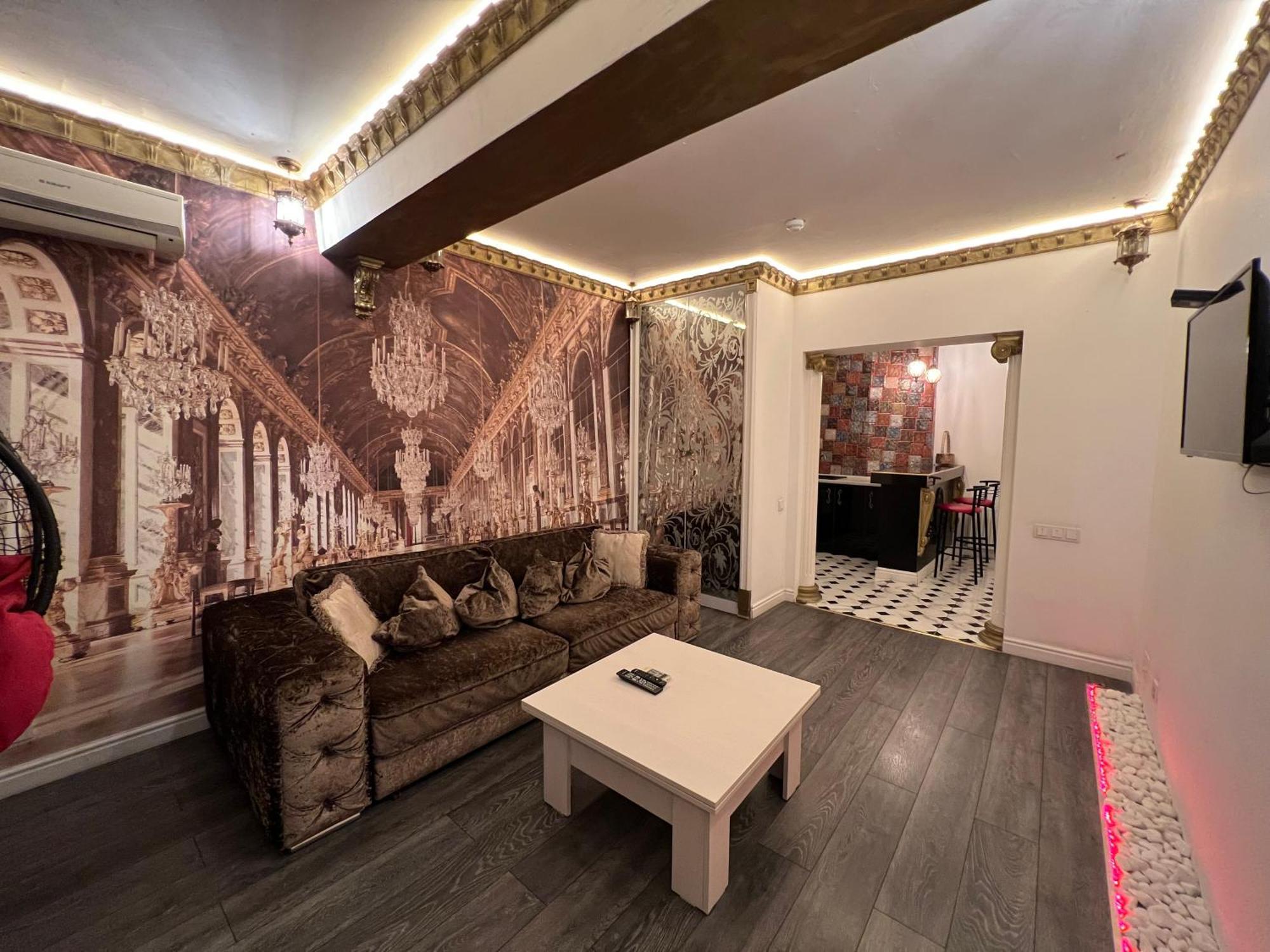 2 Bedrooms Heart Of City Center Chisináu Exterior foto